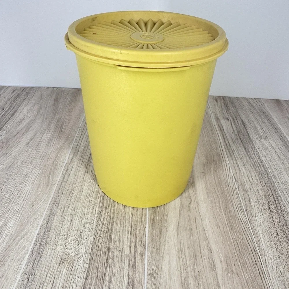 Vintage Tupperware Yellow Servalier Canister Starburst Lid Daisy Retro Kitchen‎